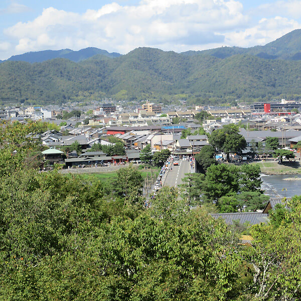 最後は景色を楽しみました。
渡月橋が見えています。