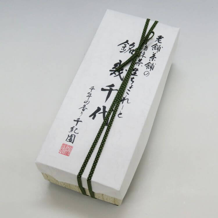 老舗茶舗千紀園の宇治抹茶生チョコレート『幾千代』（お濃茶とお薄茶各12個入詰め合わせ）